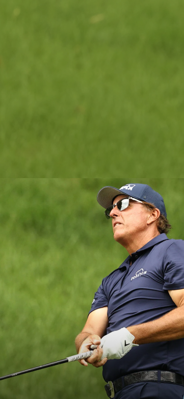 Photo of Phil Mickelson playing golf